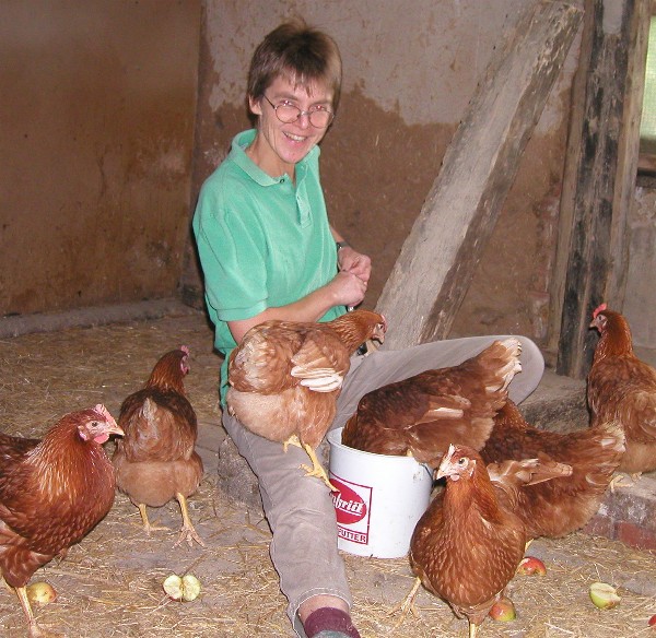 Ulrike mit Hhnern klein